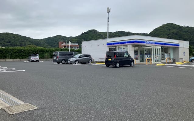 ローソン駐車場で車中泊　1泊2500-3000円、ホテル代高騰の受け皿に